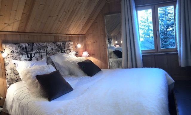 Chambre au lit double